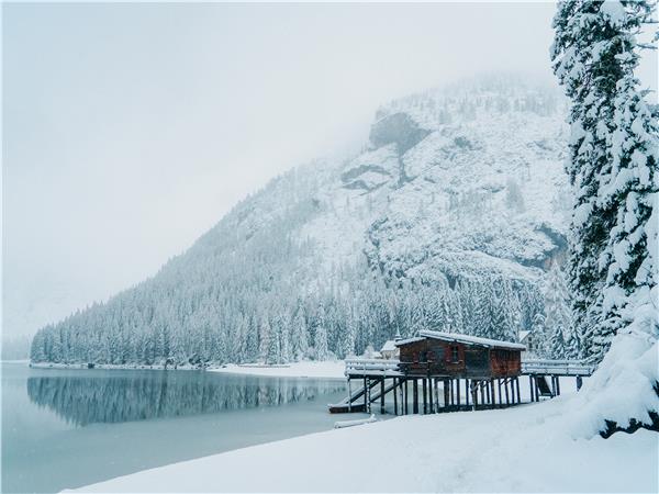 Snowshoeing holiday in the Dolomites