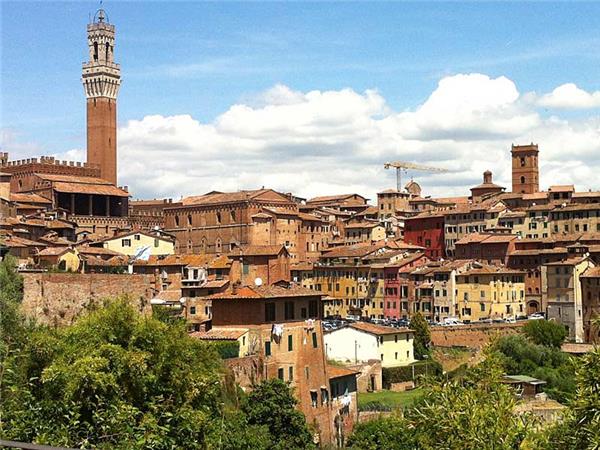 Tuscany tours, walking and wine tasting in Italy