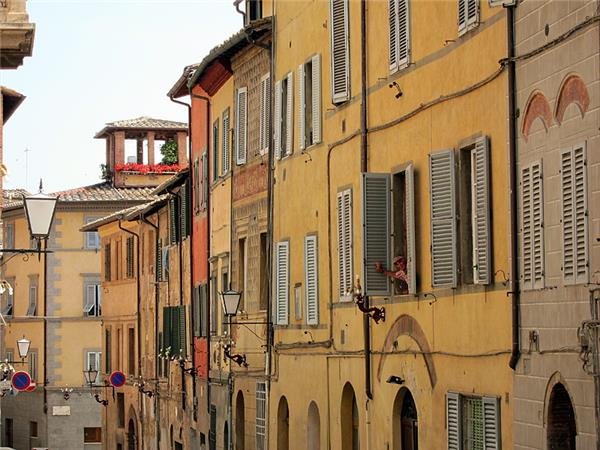 Tuscany tours, walking and wine tasting in Italy