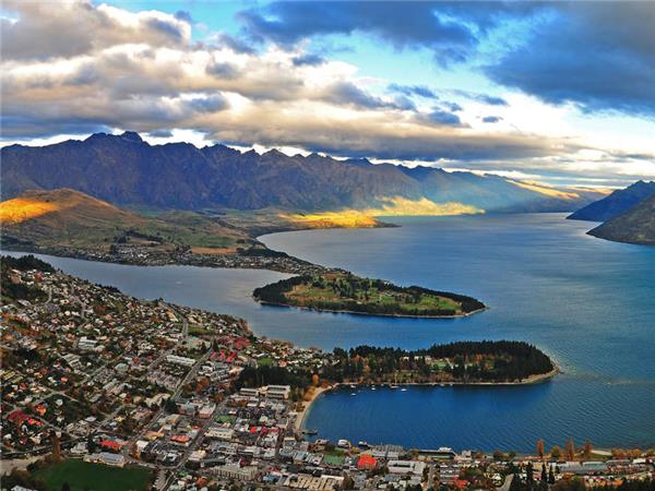New Zealand walking holiday, small group