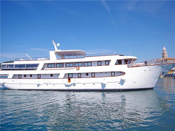 Croatia Coastal cruising holiday