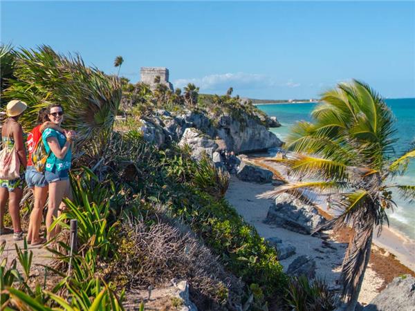 18-29s holiday in Central America