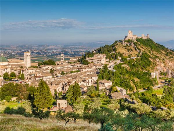 Walking in Rome & Umbria holiday with added comfort
