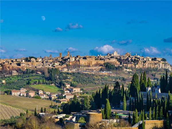 Walking in Rome & Umbria holiday with added comfort