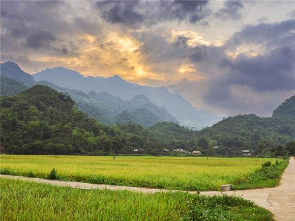 Vietnam food and culture holiday