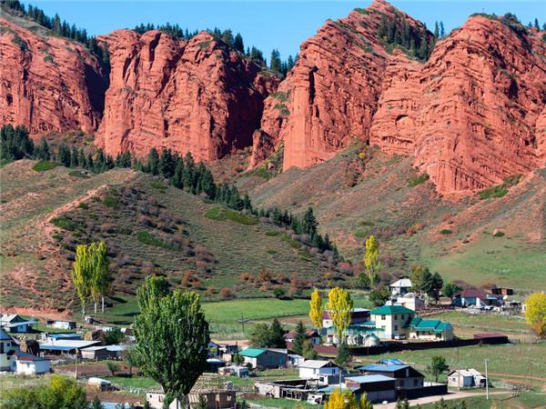 Walking in Kyrgyzstan holiday