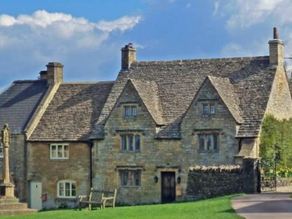 Cotswolds walking holiday in England