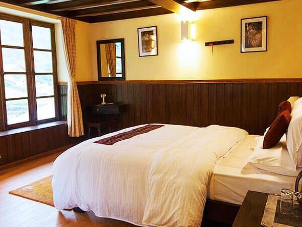 Everest luxury trekking tour