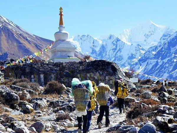 Nepal trekking tour, Langtang, Gosainkund & Helambu