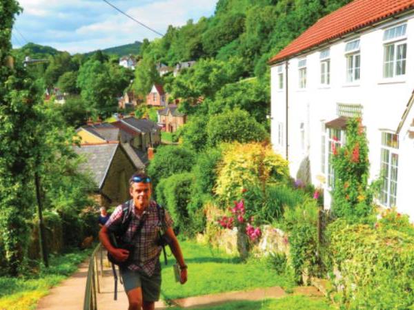 Offa�s Dyke walking holiday in Wales & England