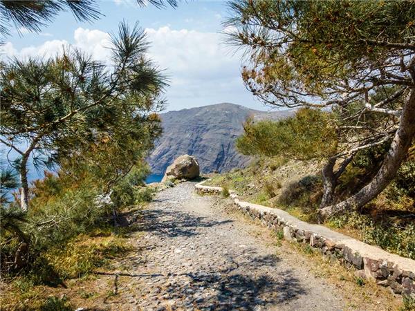 Cyclades islands tour with added comfort
