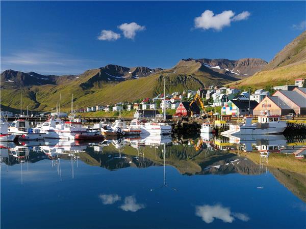 Iceland small group tours with added comfort