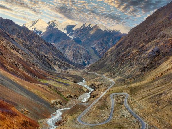 Karakoram highway holiday in Pakistan