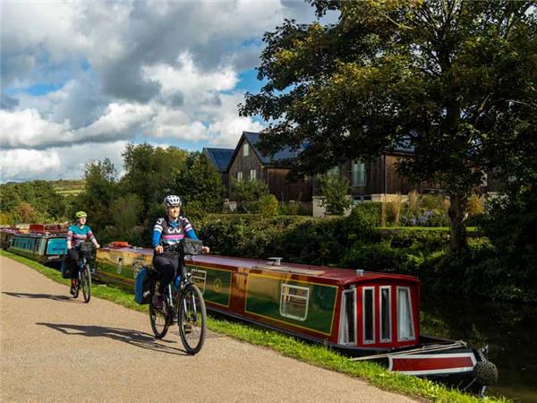 E- bike guided tour in The Cotswolds