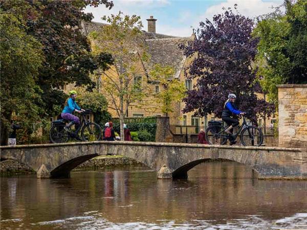 E- bike guided tour in The Cotswolds