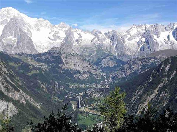 Tour du Mont Blanc circuit in comfort