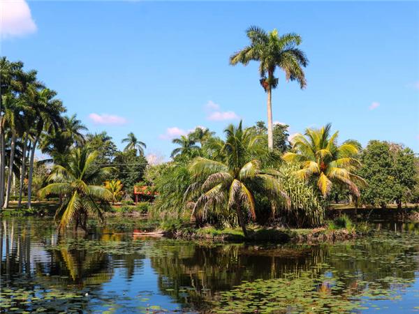 Small group backroads and beaches tours to Cuba