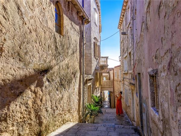 Walking holiday in Catalonia, centre based