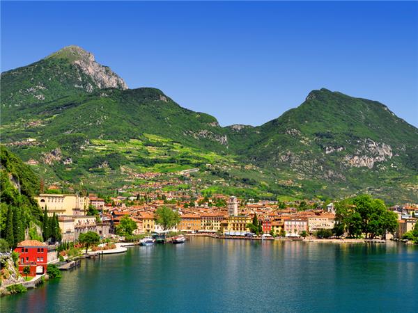 Walking in Lake Garda: Valle dei Laghi holiday