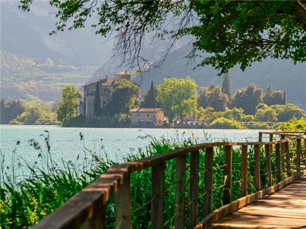 Walking in Lake Garda: Valle dei Laghi holiday