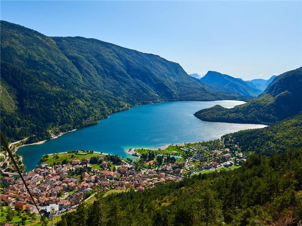 Walking in Lake Garda: Valle dei Laghi holiday