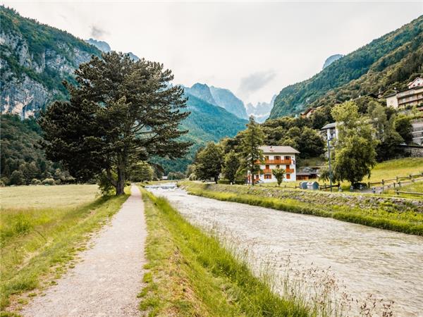 Walking in Lake Garda: Valle dei Laghi holiday