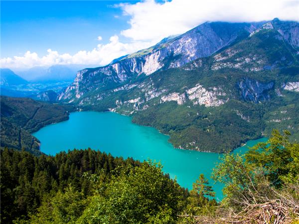 Walking in Lake Garda: Valle dei Laghi holiday