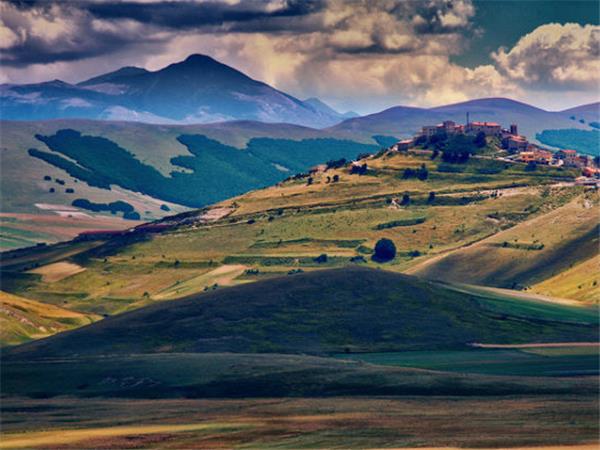 Self guided walking in Umbria holiday