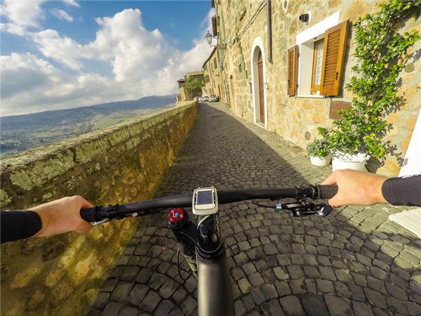Self guided e biking in Umbria holiday