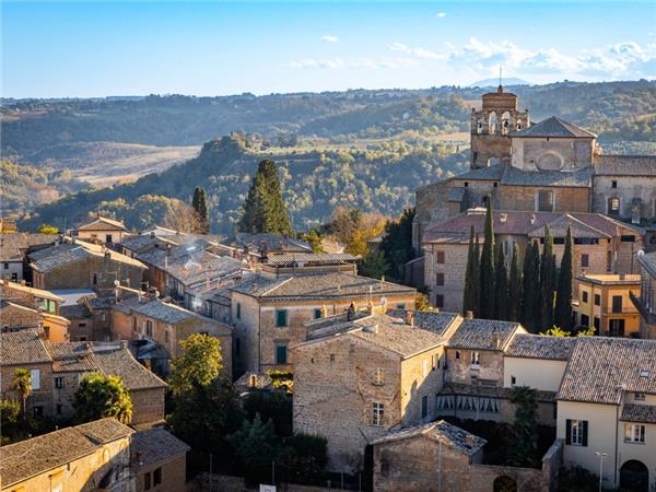 Self guided e biking in Umbria holiday