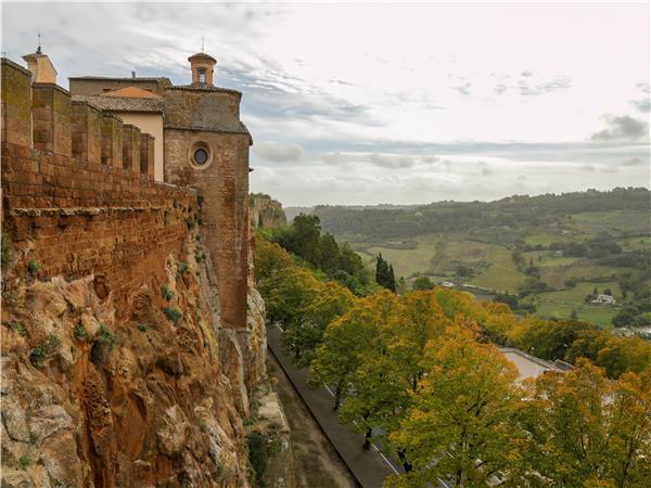 Self guided e biking in Umbria holiday