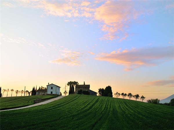 Self guided e biking in Umbria holiday