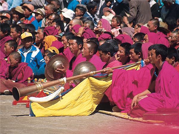 Bhutan holiday, Land of the thunder dragon