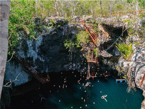 Highlights of the Yucatan Peninsula tour with added comfort