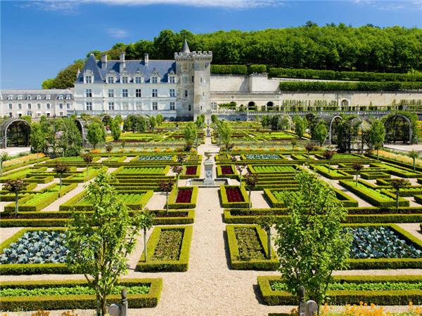 Loire Valley cycling holiday in France