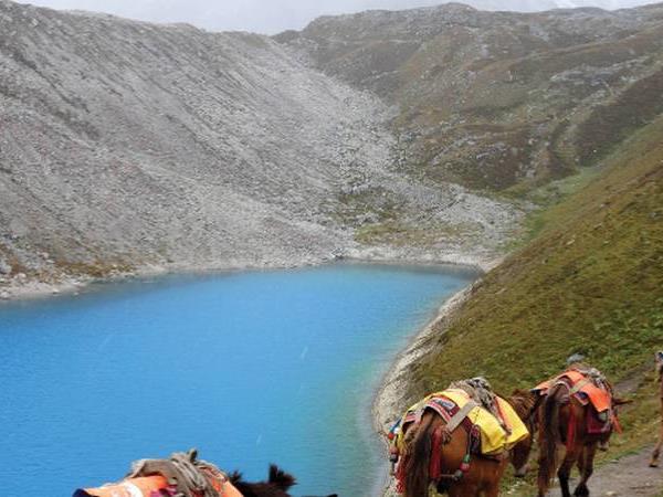 Manaslu Circuit trekking holiday in Nepal