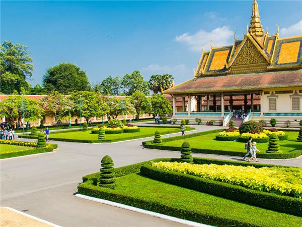 Cambodia highlights holiday, small group