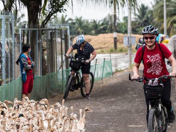 Ho Chi Minh City to Angkor Wat cycling tours