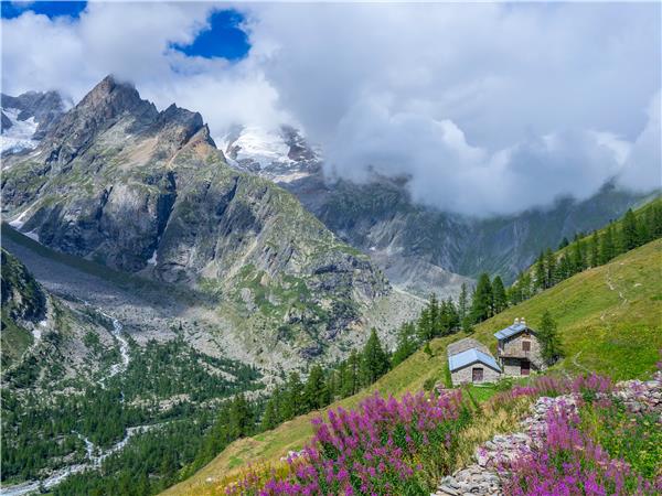 Mont Blanc Circuit classic walking tour, 8 days
