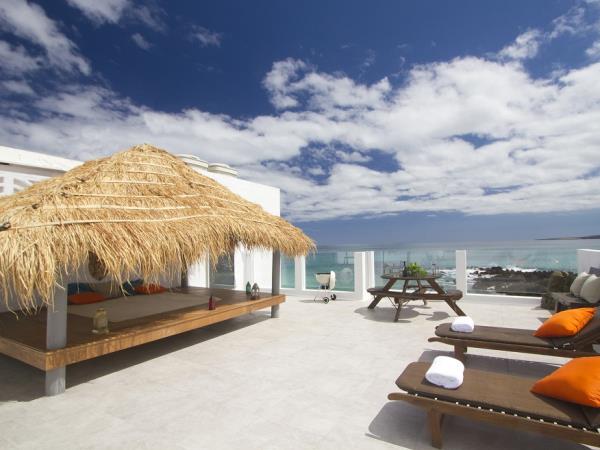 Lanzarote seafront accommodation, sleeps 4
