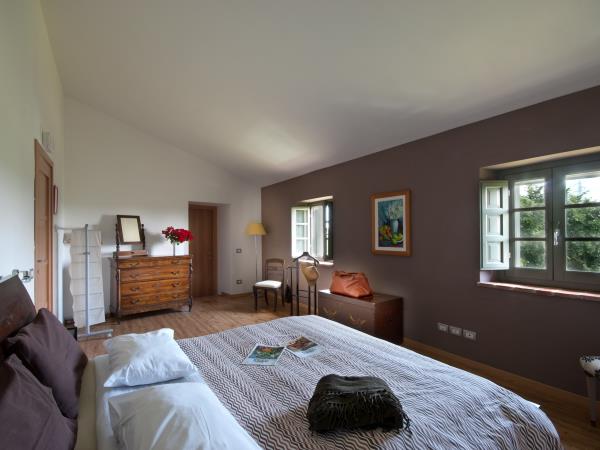 Yoga and vegetarian cooking lessons in Umbria, Italy