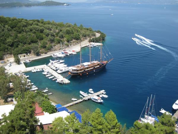 Greek Island hopping cruise in the Aegean