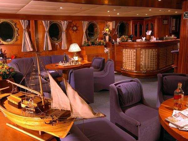 Greek Island hopping cruise in the Aegean
