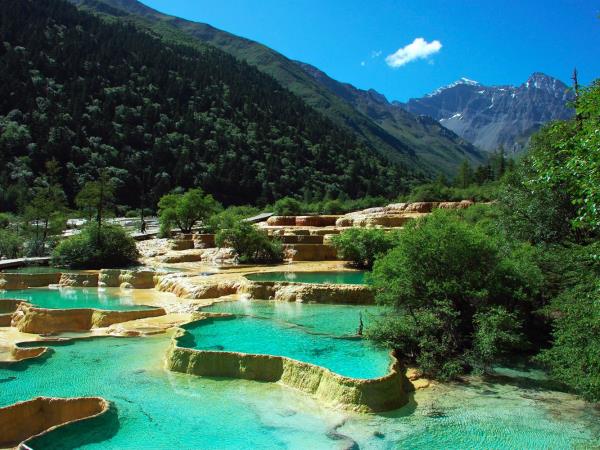 Tibetan culture tour in Sichuan, China