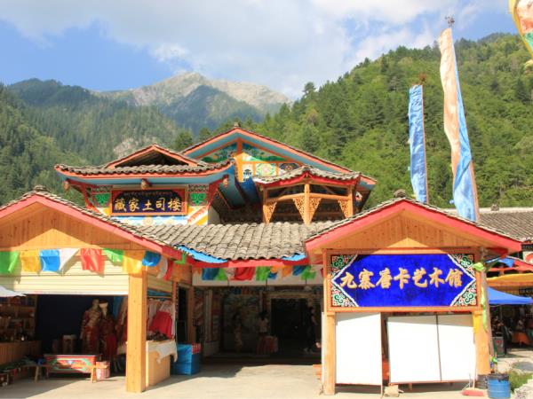 Tibetan culture tour in Sichuan, China