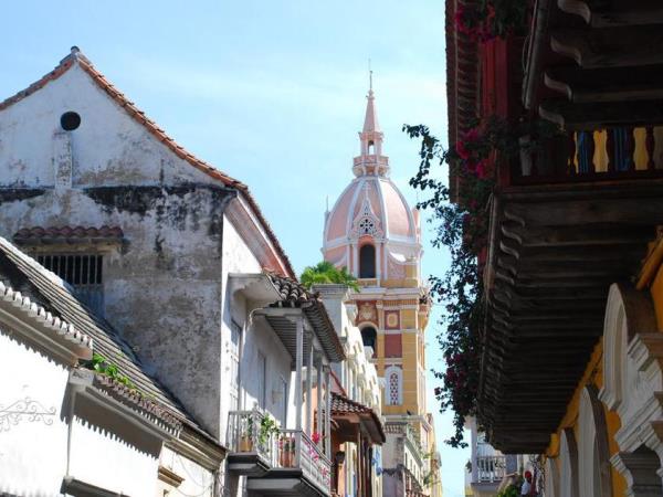 Colombia holiday, cities and coast