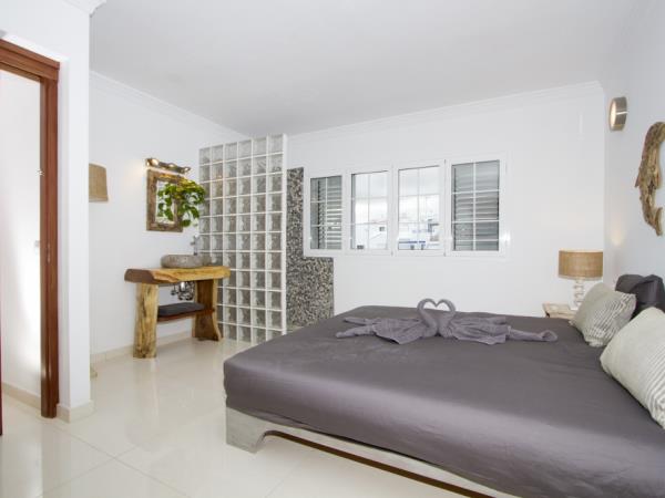 Lanzarote seafront apartment, Punta Mujeres