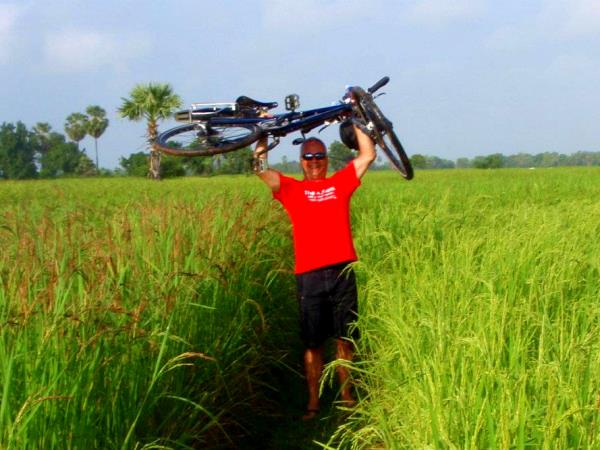 Cambodia cycling tour, tailor made