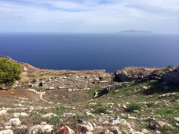 Self guided walking holiday in Santorini and Naxos, Greece