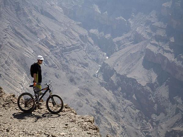 Oman cycling & trekking holiday
